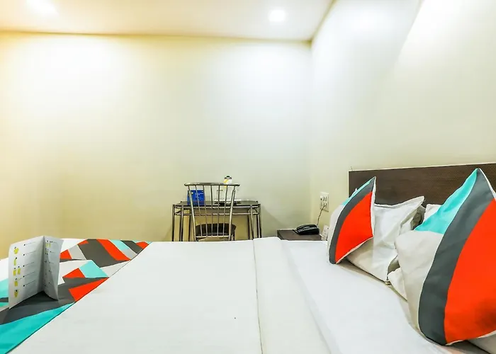 Fabexpress Adore Inn - Nr Mumbai International Airport