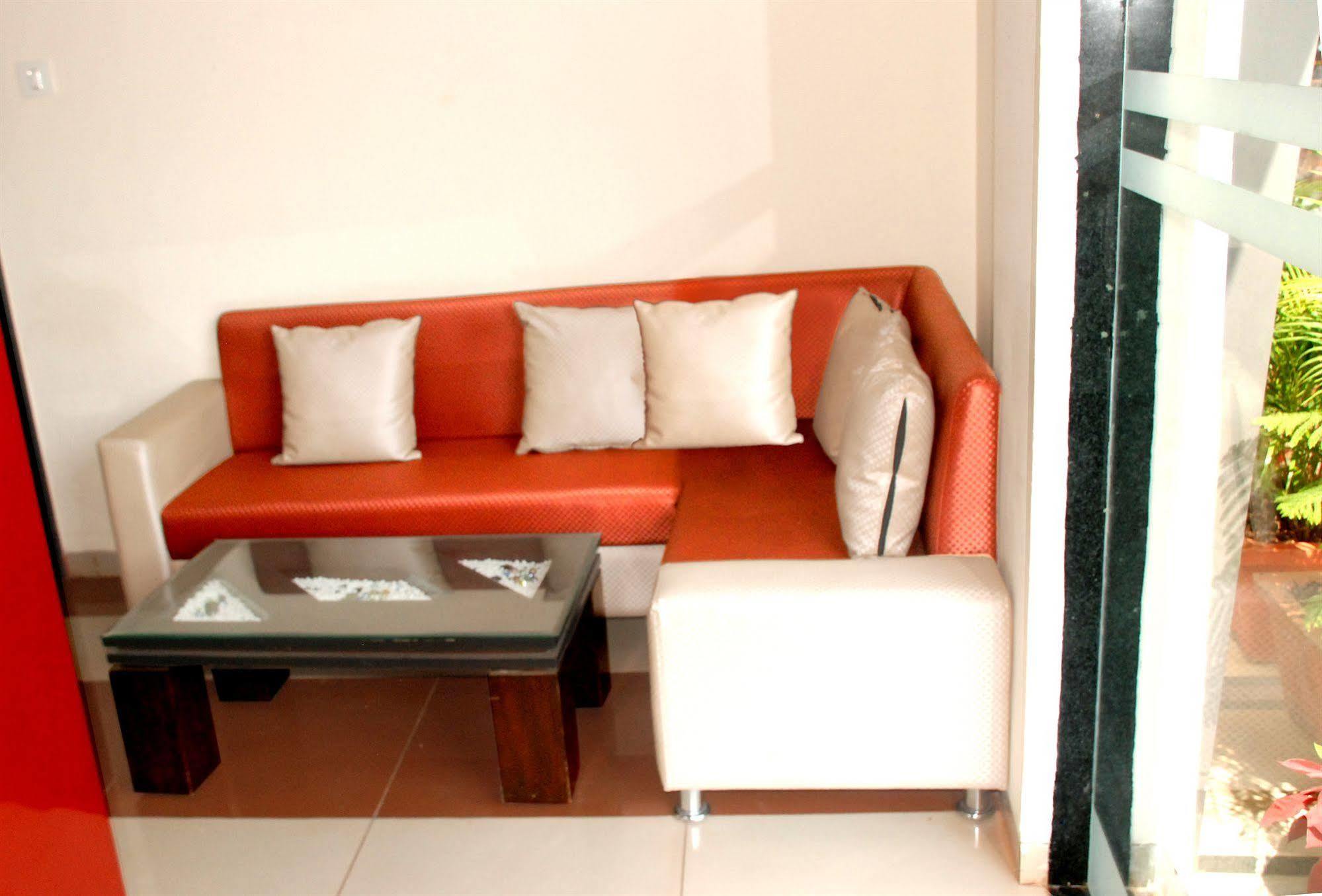 Fabexpress Adore - Nr International Airport